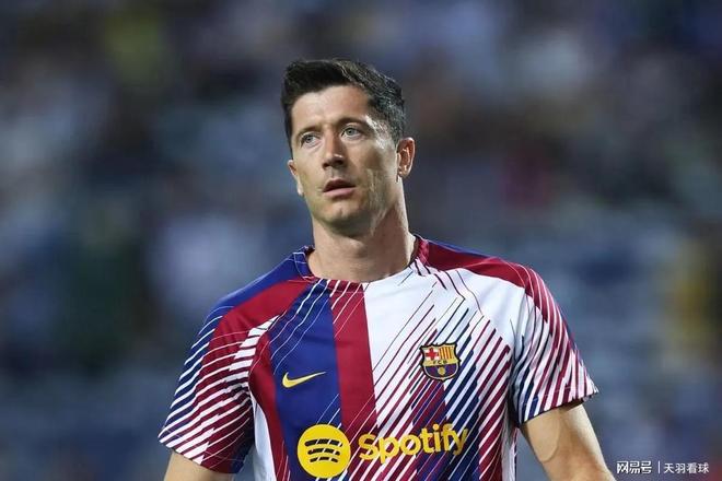 关于莱万多夫斯基连续十五场比赛得分超过回归赛场，篮网挑战极限！的信息