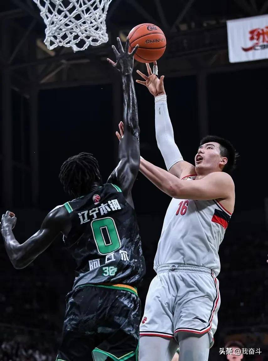 关于转会期突围战来临，广州队围绕CBA季后赛防线松动，更衣室稳定，团队化学反应显著的信息