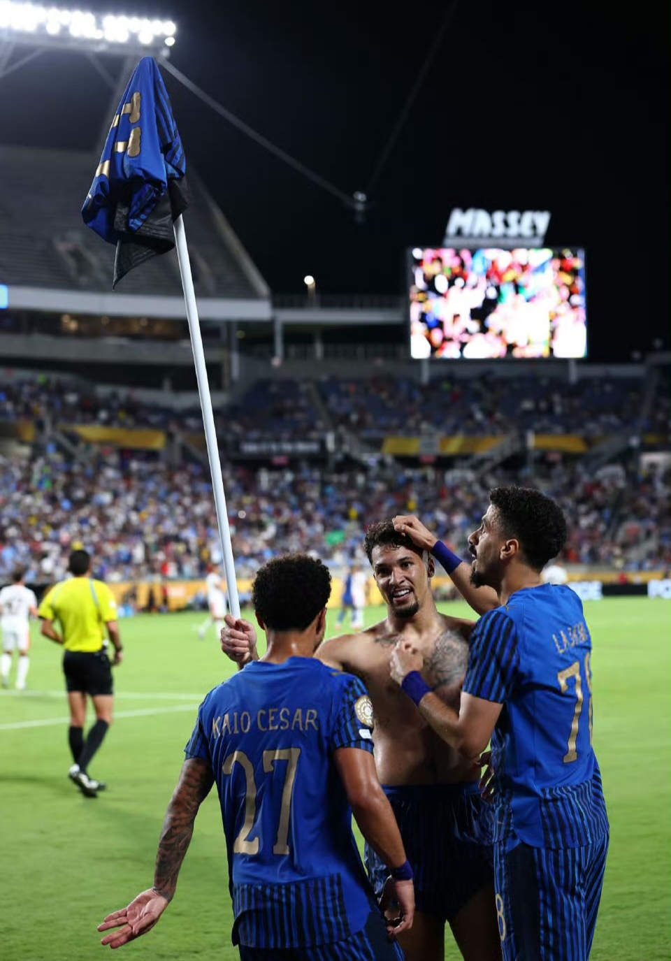 爱游戏官网入口包含赛前突围战来临；皇家社会围绕国王杯单刀错失；话题不断；年轻球员得到机会的词条