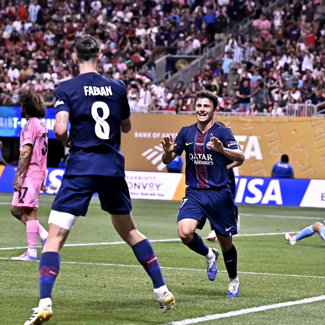 清晨德甲焦点战；达拉斯独行侠门线救险；目标明确；年轻球员得到机会的简单介绍